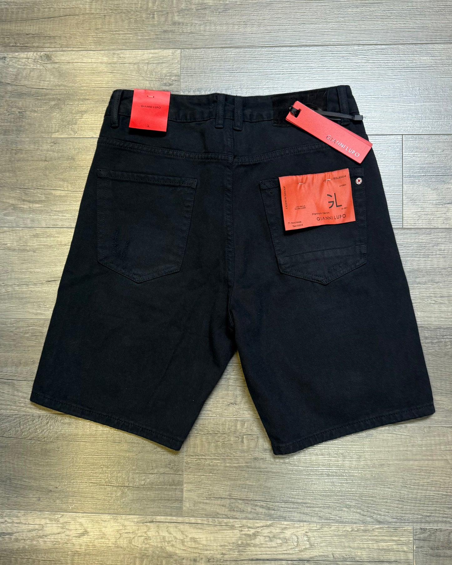 Pantaloncini di jeans, Gianni Lupo
