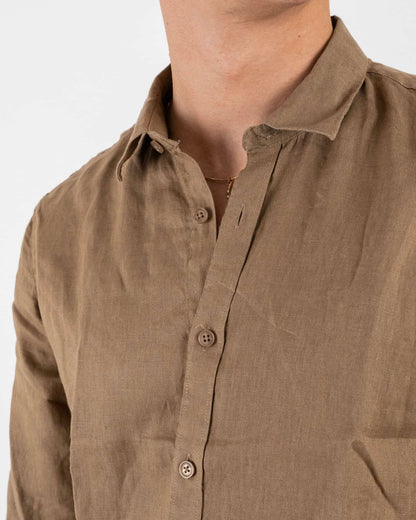Camicia di lino, Gianni Lupo