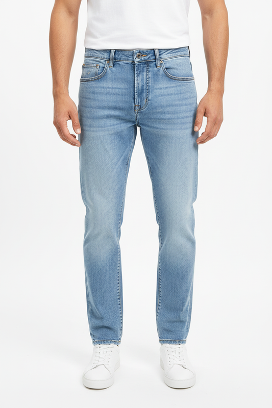 Jeans denim chiaro uomo indossati - vista frontale completa
