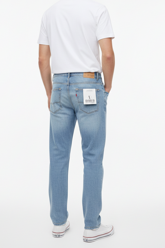 Jeans OVER/D - Vista Posteriore con Outfit Completo